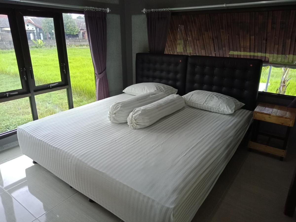 Joglopari Guesthouse Room 2 Bukan Untuk Pasangan Non Pasutri Tjepit Eksteriør bilde